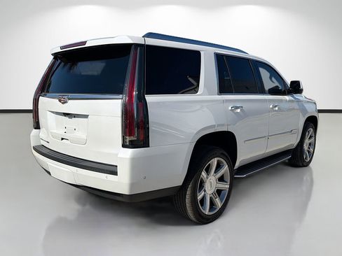 Used 2020 Cadillac Escalade Luxury RWD image 3