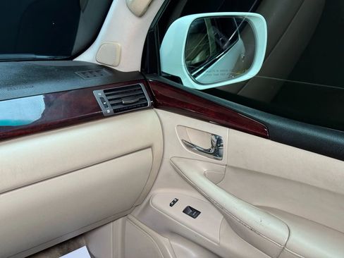 Used 2011 Lexus LX 570 4WD w/ Luxury Pkg image 25