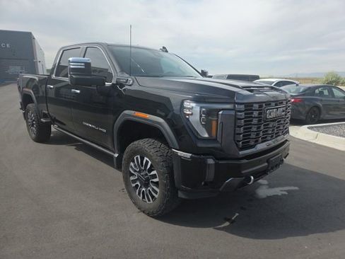 Used 2024 GMC Sierra 3500 Denali Ultimate AWD/4WD image 10