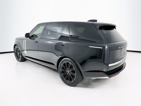 Used 2025 Land Rover Range Rover Long Wheelbase Autobiography image 6