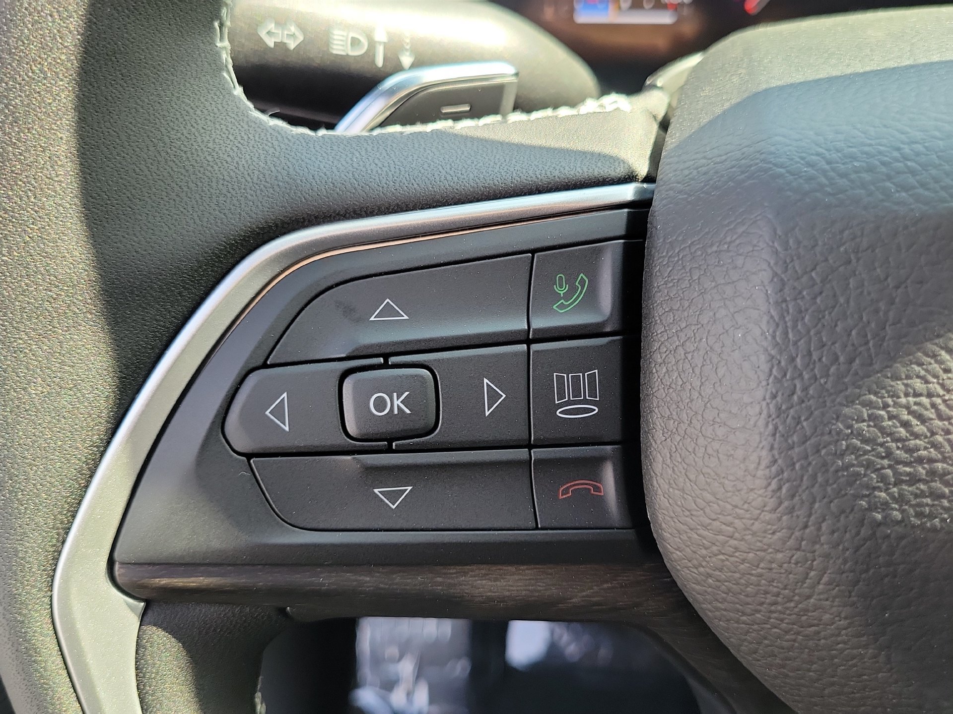 New 2026 Jeep Grand Cherokee Altitude RWD image 5