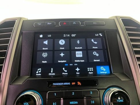 Used 2017 Ford F150 Platinum w/ Equipment Group 701A Luxury AWD/4WD image 30