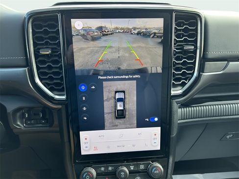 Used 2025 Ford Ranger Lariat w/ Advanced Towing Package image 27