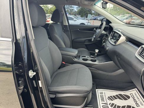 Used 2019 Kia Sorento L FWD image 16