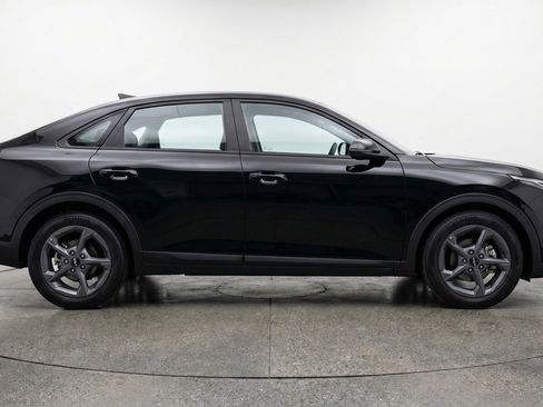 Used 2025 Kia K4 LXS image 11