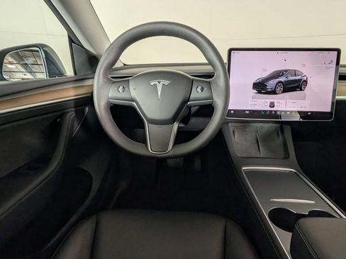 Used 2024 Tesla Model Y Long Range RWD image 21