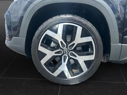 Used 2022 Volkswagen Taos SEL w/ Panoramic Sunroof Package image 9