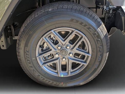 New 2025 Jeep Gladiator Sport image 9