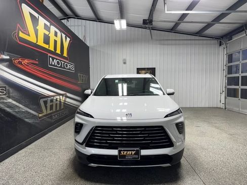 Used 2025 Buick Enclave Preferred AWD/4WD image 17