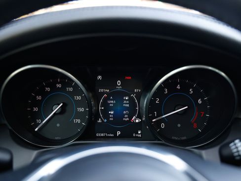 Used 2018 Jaguar XF Prestige image 34