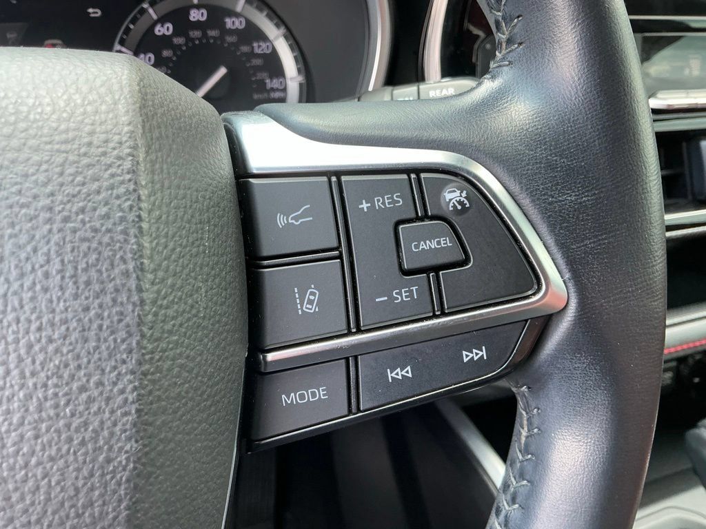 Used 2021 Toyota Highlander XSE FWD image 37