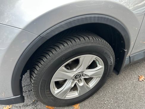 Used 2018 Toyota RAV4 LE image 2