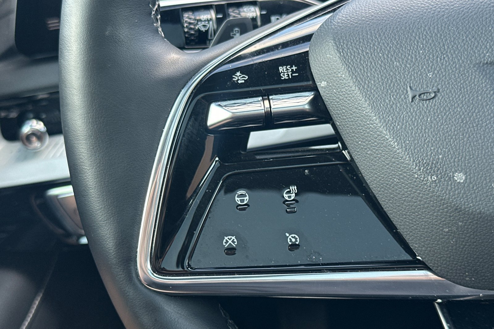 Certified 2025 Cadillac Optiq Sport 2 AWD/4WD image 34