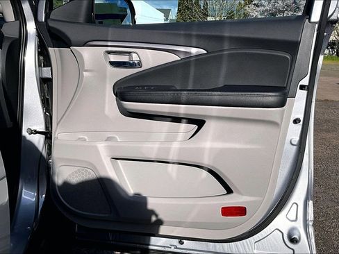 Used 2016 Honda Pilot LX image 23