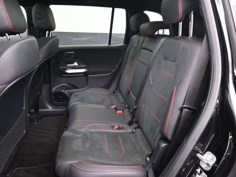 Used 2024 Mercedes-Benz GLB 250 image 10
