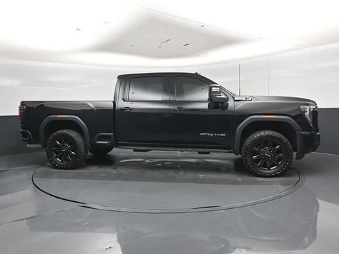 Used 2024 GMC Sierra 2500 AT4 w/ AT4 Premium Plus Package AWD/4WD image 2