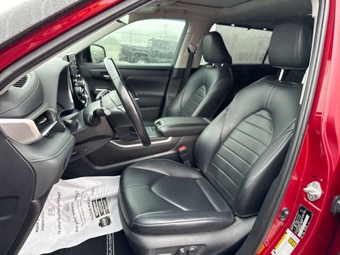 Used 2022 Toyota Highlander XLE image 13