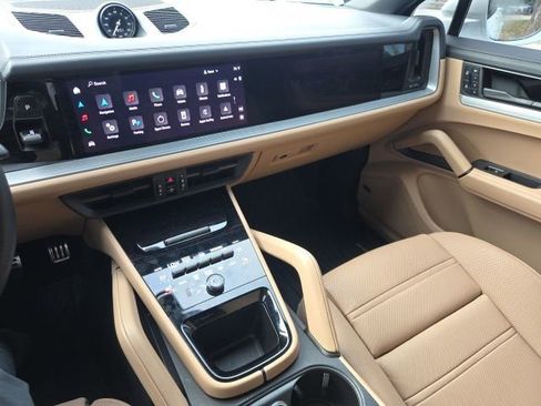 Used 2024 Porsche Cayenne S image 16