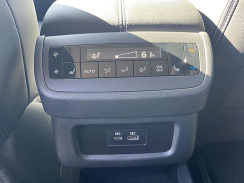 Used 2025 Nissan Pathfinder SL w/ SL Premium Package image 16