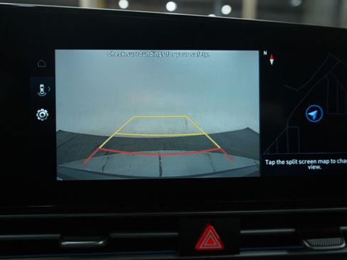 Used 2025 Hyundai Elantra SEL image 26