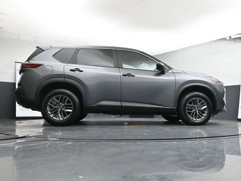 Used 2023 Nissan Rogue S image 40