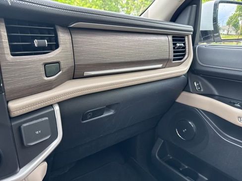 Used 2024 Ford Expedition Limited AWD/4WD image 31