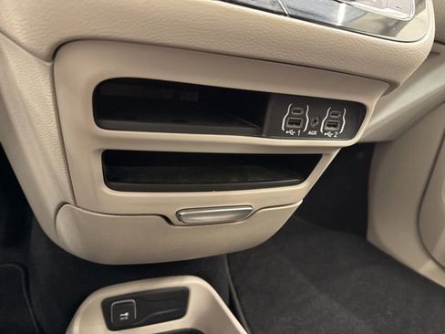 Used 2022 Chrysler Voyager LX FWD image 27