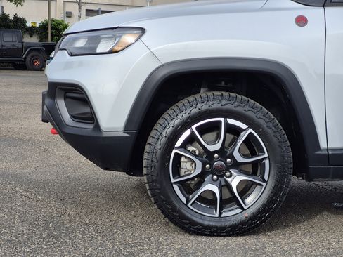 Used 2025 Jeep Compass Trailhawk AWD/4WD image 10