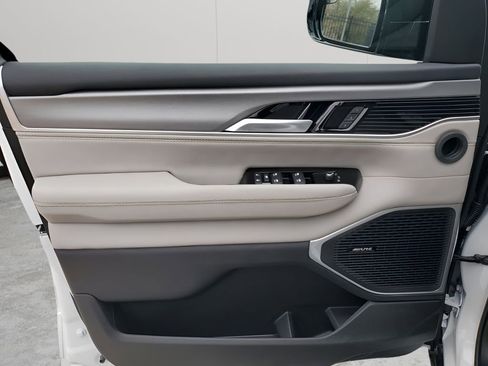 New 2026 Jeep Grand Wagoneer L 2WD image 27
