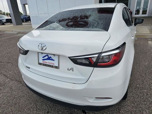 Used 2018 Toyota Yaris iA image 11