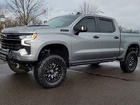 Used 2024 Chevrolet Silverado 1500 LT Trail Boss w/ Convenience Package II image 4