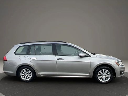 Used 2017 Volkswagen Golf S image 4