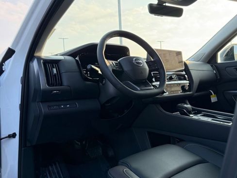 New 2026 Nissan Pathfinder SL w/ SL Premium Package image 9