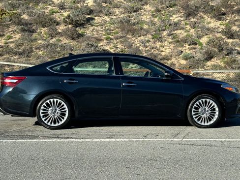 Used 2017 Toyota Avalon Limited image 6