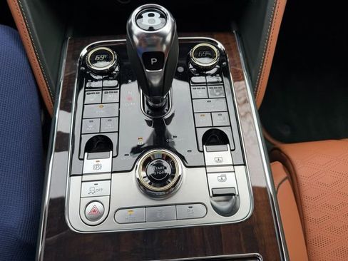 Used 2025 Bentley Flying Spur Plug-In Hybrid image 24