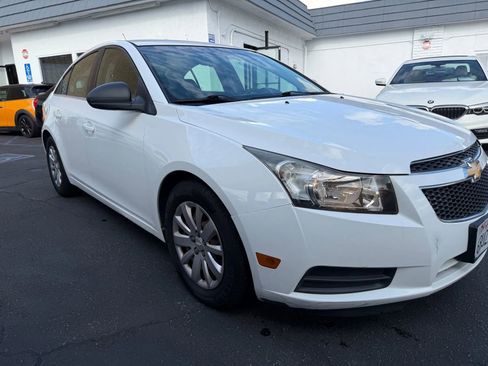 Used 2011 Chevrolet Cruze LS image 12