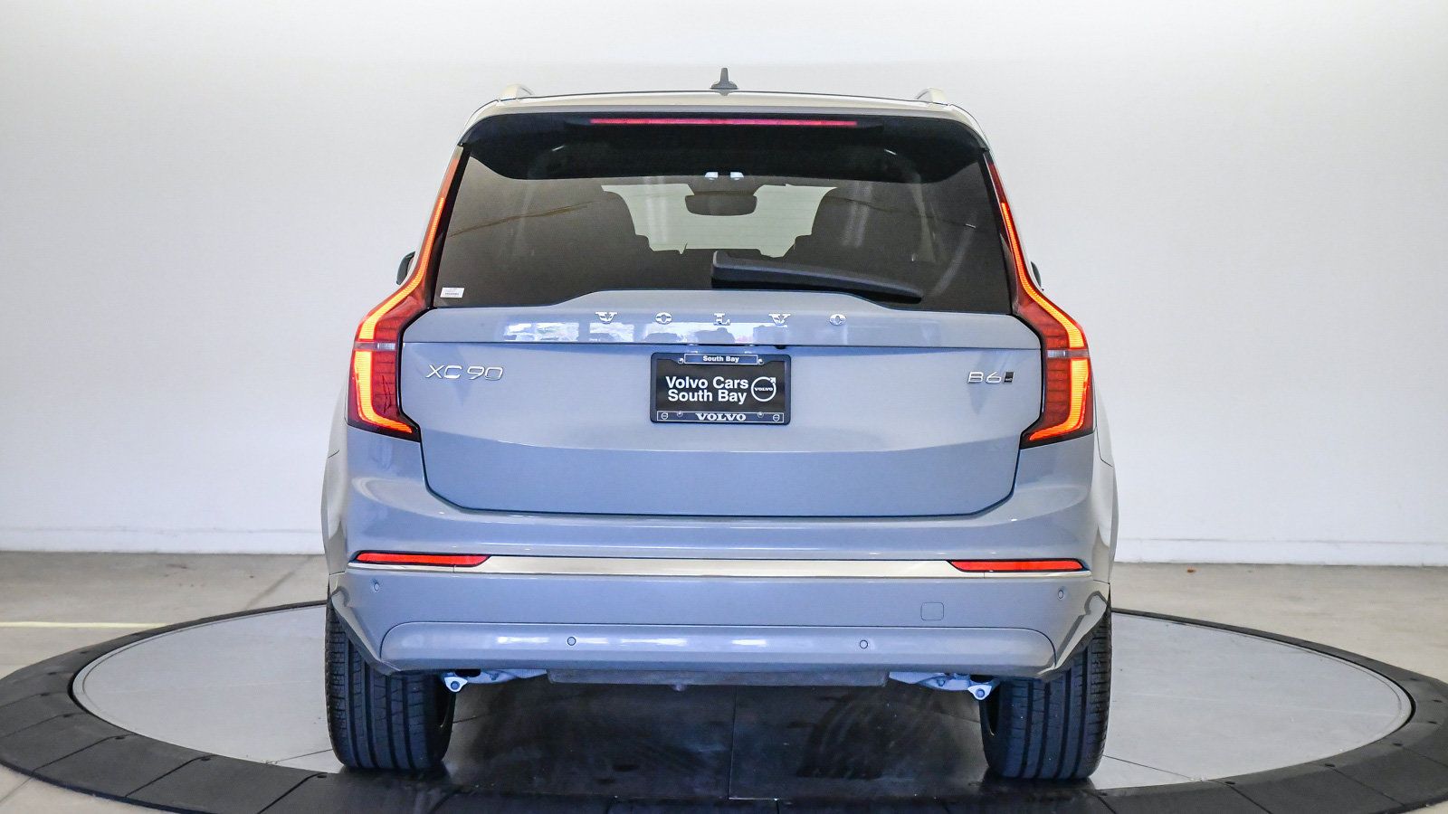 Certified 2026 Volvo XC90 B6 Plus AWD/4WD image 3