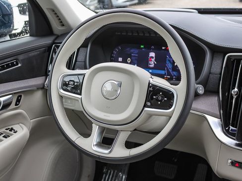 New 2026 Volvo XC90 T8 Ultra w/ Protection Package Premier AWD/4WD image 18
