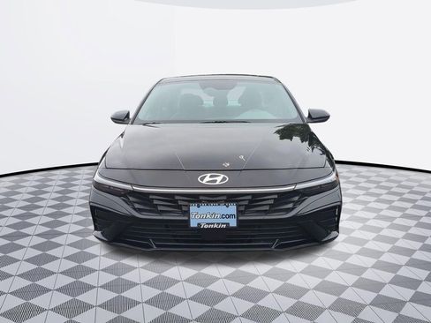 Certified 2025 Hyundai Elantra SEL FWD image 9