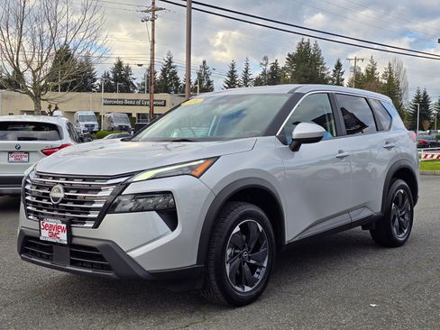 Used 2024 Nissan Rogue SV AWD/4WD image 3