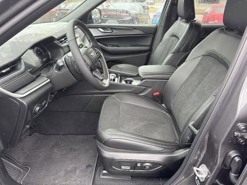 New 2025 Jeep Grand Cherokee L Altitude image 8