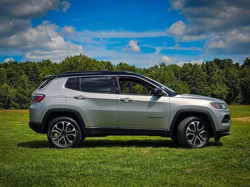 Used 2023 Jeep Compass Limited AWD/4WD image 3