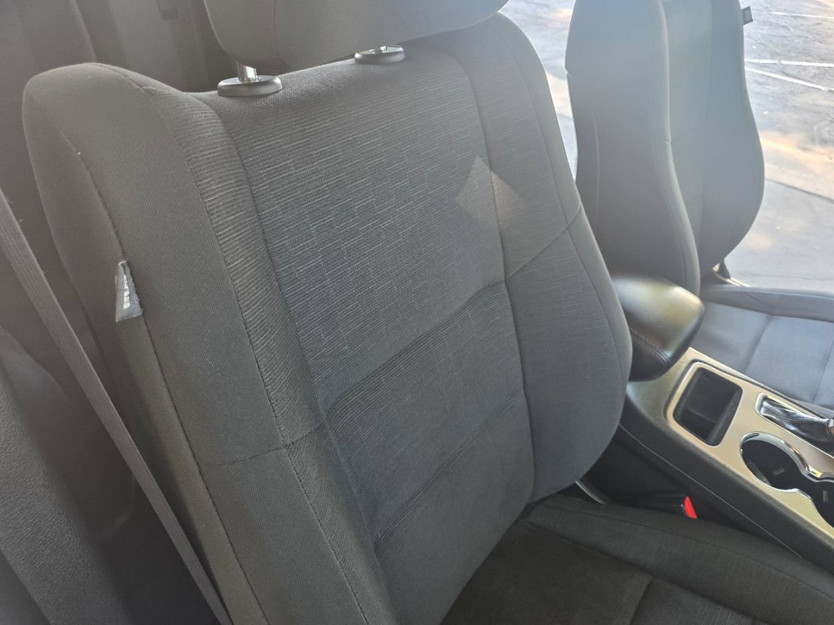 Used 2017 Jeep Grand Cherokee Laredo RWD image 33