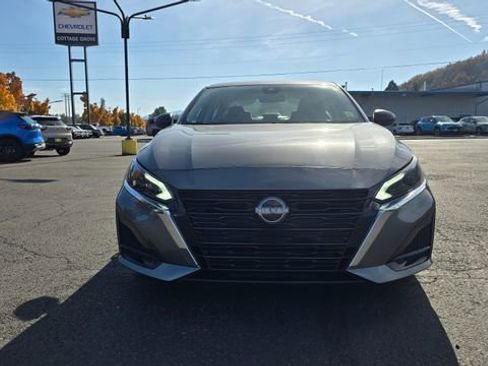 Used 2024 Nissan Altima 2.5 SV image 2