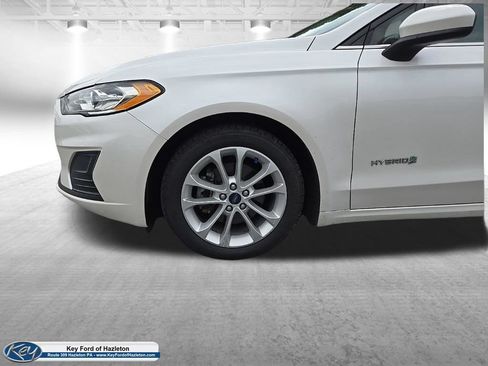 Used 2019 Ford Fusion SE FWD image 4