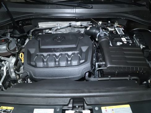 Used 2023 Volkswagen Tiguan SE AWD/4WD image 35