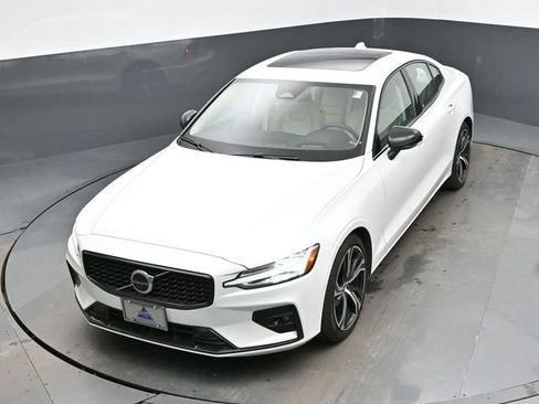 Used 2024 Volvo S60 B5 Ultimate image 44