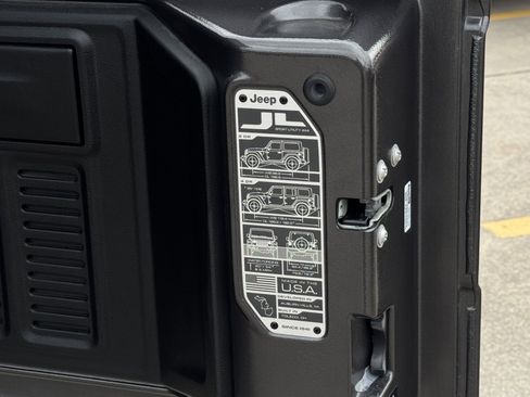 Used 2024 Jeep Wrangler Sport S image 8