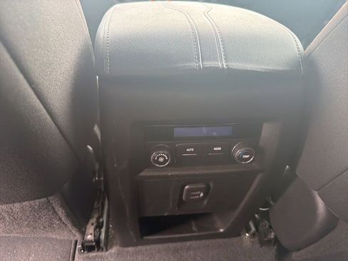 Used 2023 Chevrolet Traverse LT FWD image 12