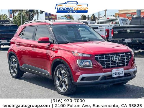 Used 2022 Hyundai Venue SEL FWD image 5